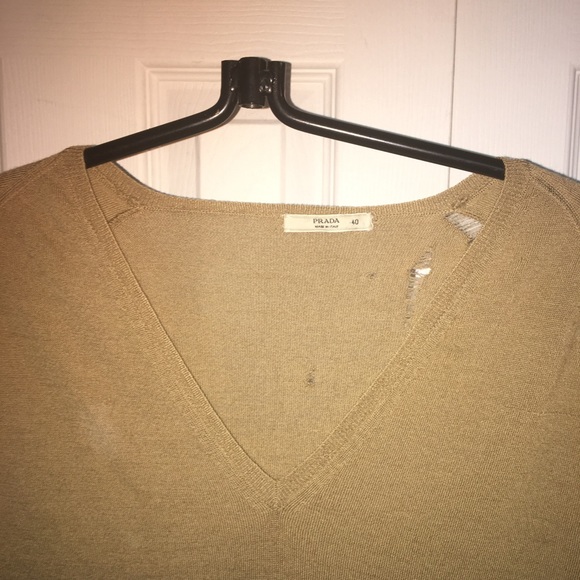 Gorgeous Prada short sleeve sweeter stylish - Picture 2 of 2